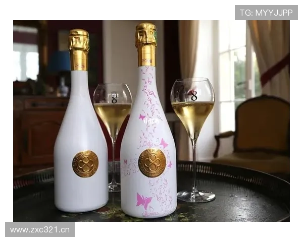 恩比德家的冰箱里塞满了香槟，训练完直接对瓶吹